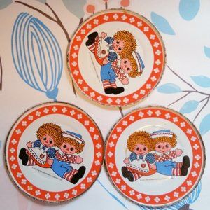 Tin play dish set/ 3 -1972 The Robb's Merrill Company, INC Raggedy Ann Pattern
